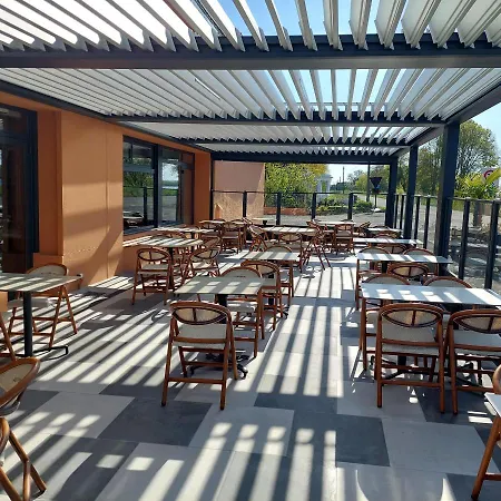 Hotel Logis - Au Poisson D'argent - 3 Etoiles Et Restaurant Le Mesnil-en-Vallée