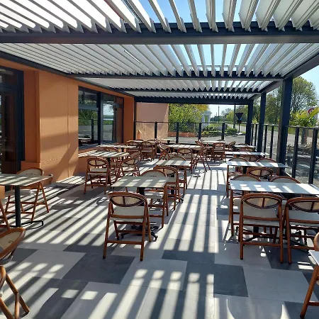 מלון Logis - Au Poisson D'argent - 3 Etoiles Et Restaurant Le Mesnil-en-Vallée