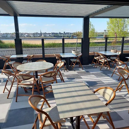 Logis - Au Poisson D'argent - 3 Etoiles Et Restaurant מלון Le Mesnil-en-Vallée