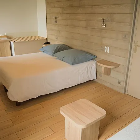 Hotel Logis - Au Poisson D'argent - 3 Etoiles Et Restaurant Le Mesnil-en-Vallée