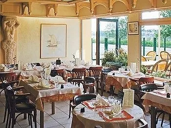 Logis - Au Poisson D'argent - 3 Etoiles Et Restaurant Le Mesnil-en-Vallée