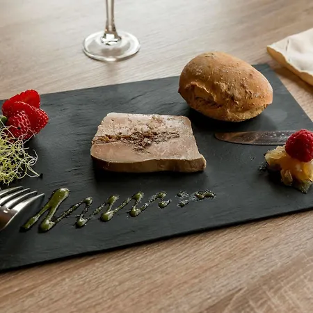 Logis - Au Poisson D'argent - 3 Etoiles Et Restaurant 2* Le Mesnil-en-Vallée