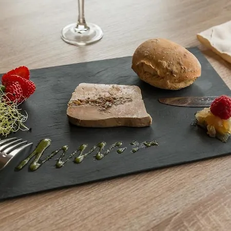 Logis - Au Poisson D'argent - 3 Etoiles Et Restaurant 2* Le Mesnil-en-Vallée