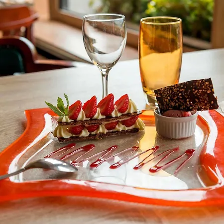Logis - Au Poisson D'argent - 3 Etoiles Et Restaurant מלון Le Mesnil-en-Vallée