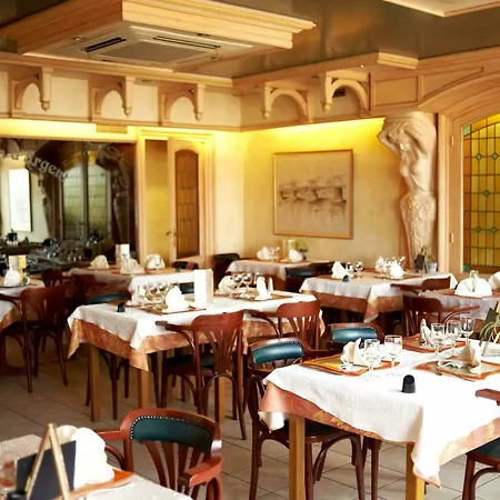 Logis - Au Poisson D'argent - 3 étoiles Et Restaurant 2* Le Mesnil-en-Vallée