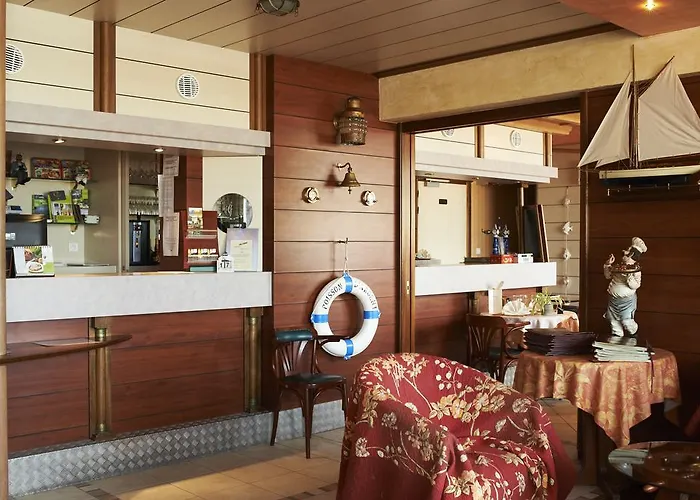 Logis Hotels - Au Poisson D'Argent - Hotel 3 Etoiles Et Restaurant Le Mesnil-en-Vallée