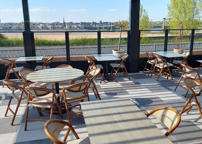 Logis - Au Poisson D'argent - 3 Etoiles Et Restaurant Hotel Le Mesnil-en-Vallée