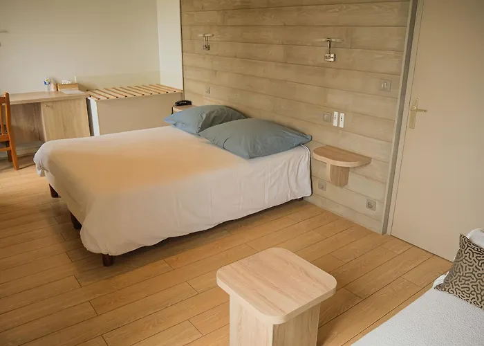 Hotel Logis - Au Poisson D'argent - 3 Etoiles Et Restaurant Le Mesnil-en-Vallée