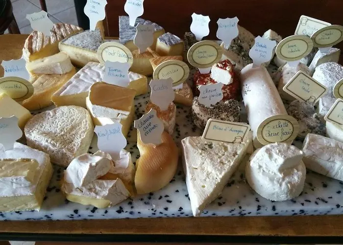 Logis Hotels - Au Poisson D'Argent - Hotel 3 Etoiles Et Restaurant Le Mesnil-en-Vallee