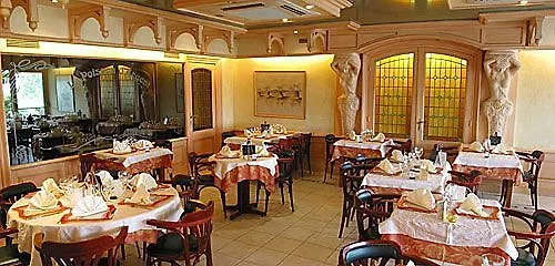 Hotel Logis Hotels - Au Poisson D'Argent - Hotel 3 Etoiles Et Restaurant 2*