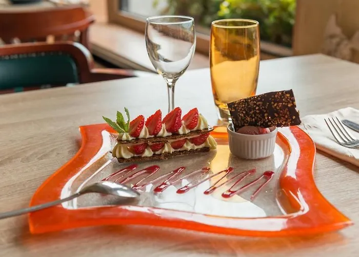 Logis Hotels - Au Poisson D'Argent - Hotel 3 Etoiles Et Restaurant Hotel Le Mesnil-en-Vallee