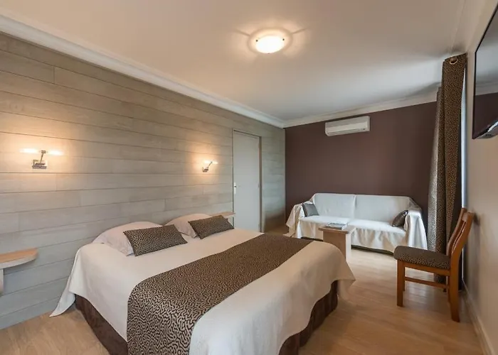 Hotel Logis Hotels - Au Poisson D'Argent - Hotel 3 Etoiles Et Restaurant 2*