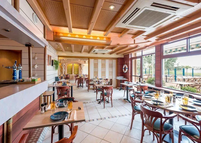 Hotel Logis - Au Poisson D'argent - 3 Etoiles Et Restaurant 2*