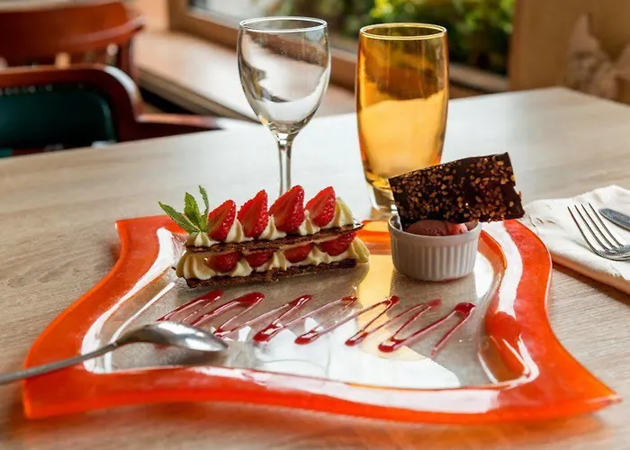 Logis Hotels - Au Poisson D'Argent - Hotel 3 Etoiles Et Restaurant Le Mesnil-en-Vallée