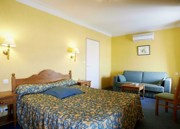 Hotel Logis - Au Poisson D'argent - 3 Etoiles Et Restaurant Le Mesnil-en-Vallée